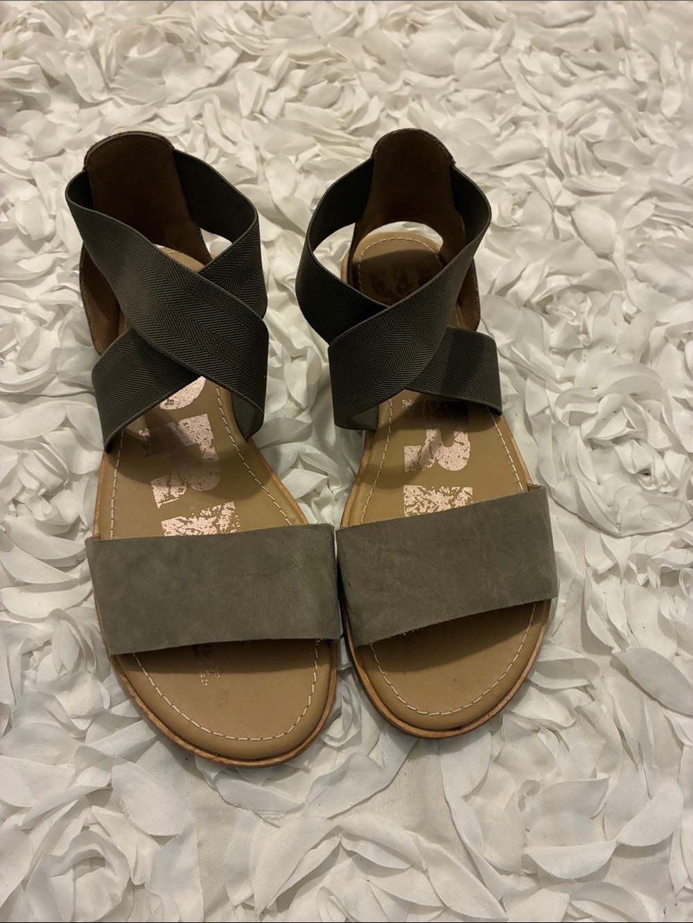 Sorel Olive Gray Crisscross Elastic Strap Sandals
